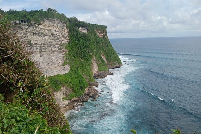 All Inclusive Kecak Dance and Uluwatu Temple Admission Ticket - What the guides do: getting tickets, finding seats, and staying calm