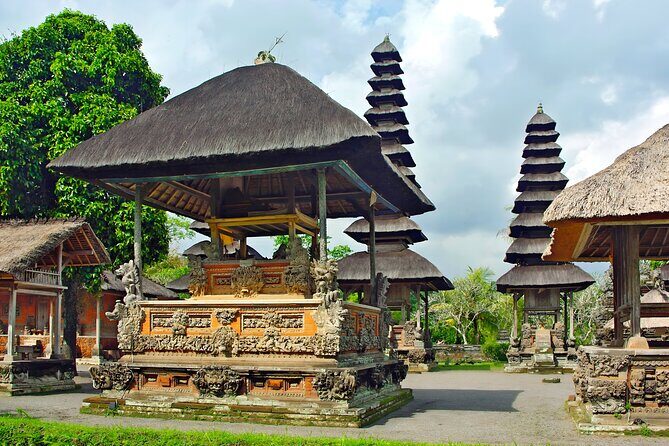 Amazing Tanah Lot and Uluwatu Temple Tour - Jimbaran seafood dinner: sunset by the bay with set-menu value