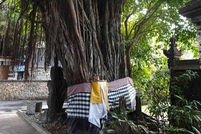 Backlanes and Hidden Sites: A Self-Guided Audio Tour in Seminyak - Start at Grandmas Plus Seminyak, then follow the story south