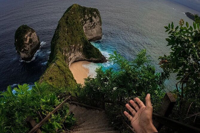 Bali 3 Days Private Tour-Bali Highlight - Day 1 in Ubud: Batuan Temple, Tegenungan Waterfall, Monkey Forest, and Tirta Empul