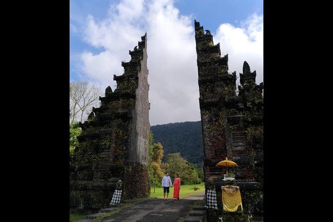 Bali Beautiful Insta with Real Bali Swing - Stop 2: Wanagiri Hidden Hills swings, bird nests, and lake views