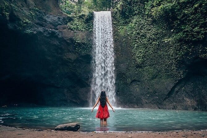 Bali: Best Eastern Waterfalls with Private Bali Tours - Kanto Lampo Waterfall: Stacked Rocks and a Photographer’s Angle