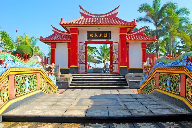 Bali Car-Charter: Amazing North Bali Tour - Tamblingan Lake: the calm, working-temple side of north Bali