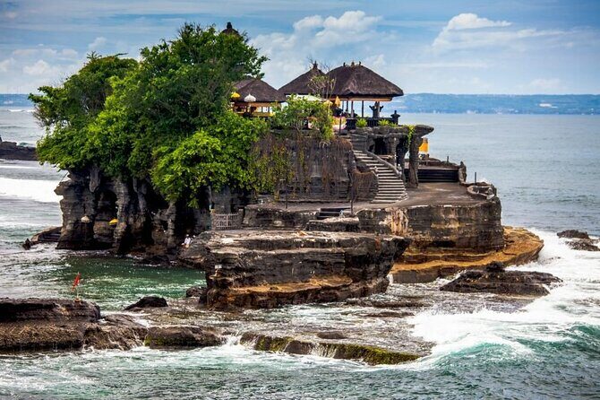 Bali Day Trip to Ubud Highlight Tour and Tanah Lot Temple - Stop 1: Tegalalang Rice Terrace for Classic Ubud Photo Moments