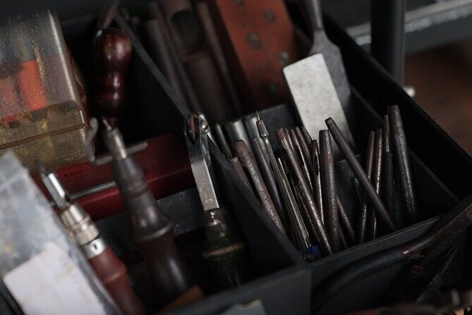 Bali Leather Craft Workshop - 6 hours ( canggu / seminyak) - When the workshop may feel less ideal