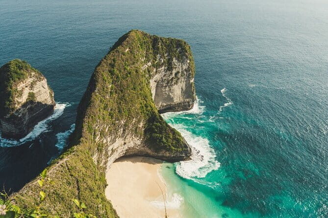 Bali Private Tour Waterfall with Tanah Lot Temple - Sangeh Monkey Forest: Giant Nutmeg Trees and Real Macaque Energy