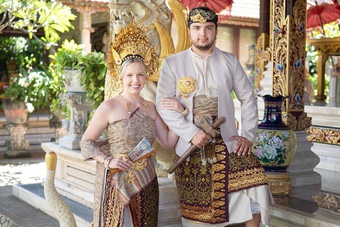 Bali Professional Photoshoot in Traditional Dress Outfit - Entering the Traditional House Studio (and When Temples Come Into Play)