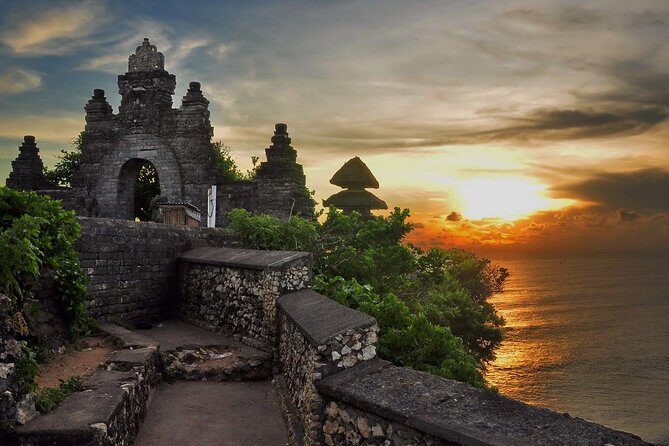 Bali's Spiritual Pillars - Uluwatu Temple Tour - Uluwatu Temple: why this cliff setting changes everything