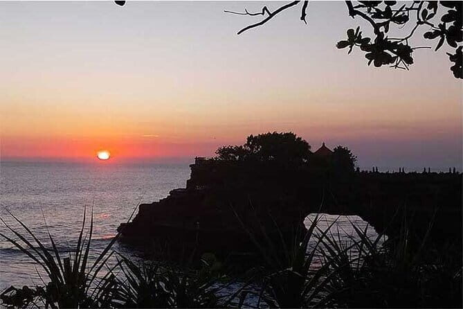 Banyumala Waterfall, Jatiluwih, Ulun Danu and Tanah Lot tours - A full circuit of Bali’s temples, terraces, lakes, and waterfall
