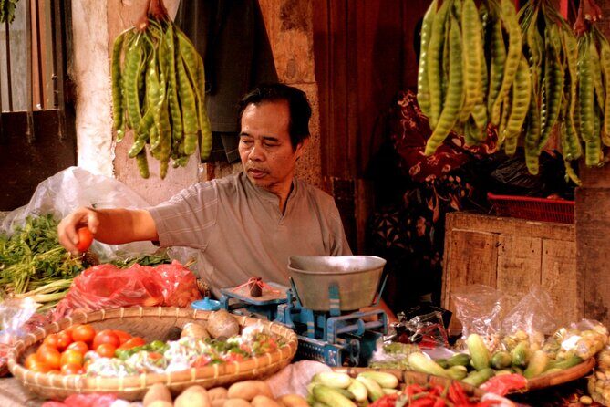 Denpasar Night Market Food Tour - What the guide actually adds (and why English helps)