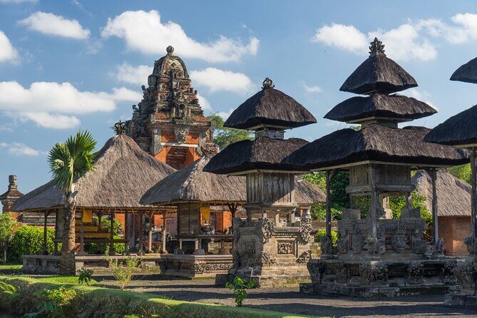 Exquisite UNESCO World Heritage Sites in Bali - Tanah Lot Temple: the rock formation that turns into a must-see photo
