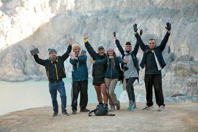 From Bali: 24-Hour Kawah Ijen Blue Flames, Dinner & Room - Small group size: the real comfort on a hard climb