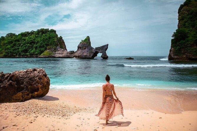 Full Day Private Tour to Nusa Penida Underground Temple from Bali - Thousand Islands Viewpoint: The Long-Range Moment Between Stops