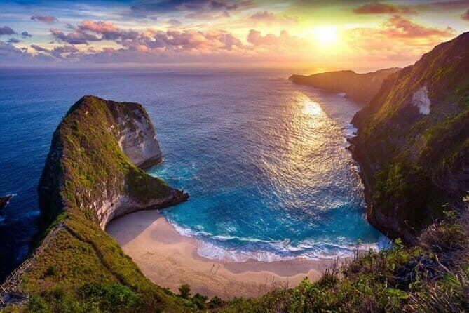 Full Day Private Tour to Ubud Waterfall and Uluwatu Sunset - Uluwatu Temple on a 70-meter cliff: the sunset setting that does the heavy lifting