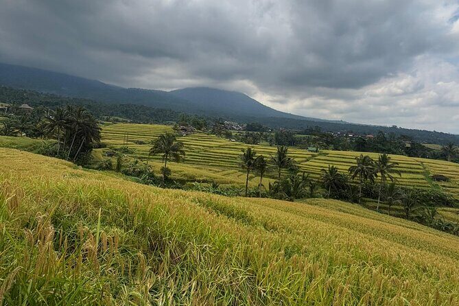 GAD Tanah Lot Tour - Entering Bali’s West-Coast and Lake-View Route
