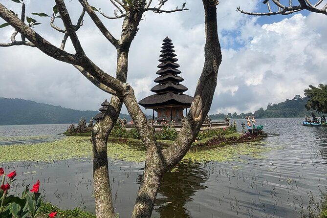 GAD Tanah Lot Tour - Danau Beratan and Ulun Danu Beratan Temple: A Crater-Lake Temple Day