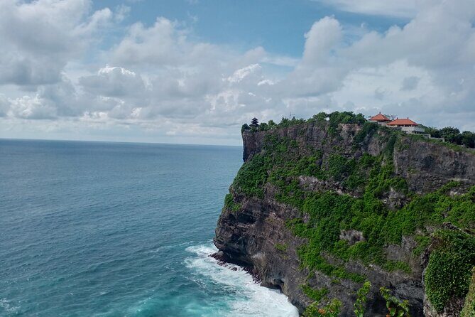 Half Day Uluwatu Temple And Kecak Dance Private Guided Tour - Guides Who Actually Make the Trip Easier (and Safer)