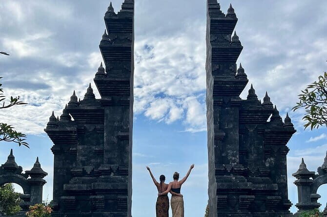 North Bali highlights: Buddhist temple, Waterfall & hot spring - Key things I’d circle before you book