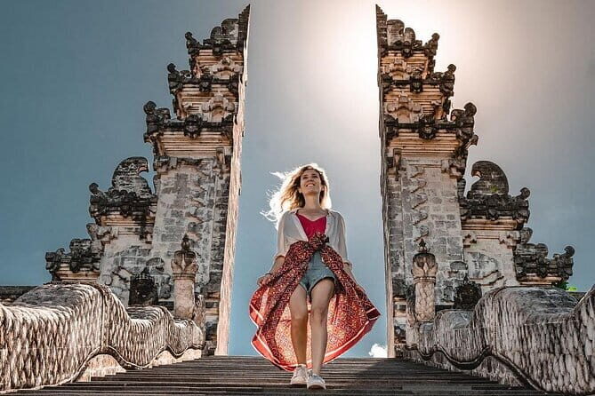 North Bali highlights: Buddhist temple, Waterfall & hot spring - Ulun Danu Temple on Lake Bratan: Big Views, Calm Photo Time