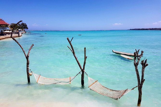 Nusa Lembongan Instagram Tour: The Most Famous Spots (Private & All-Inclusive) - Yellow Bridge: Quick Photos on the Narrow Link