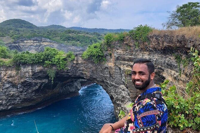 Nusa Penida West Trip All Inclusive - Kelingking Beach (T-Rex Beach): the star stop with a crowd reality