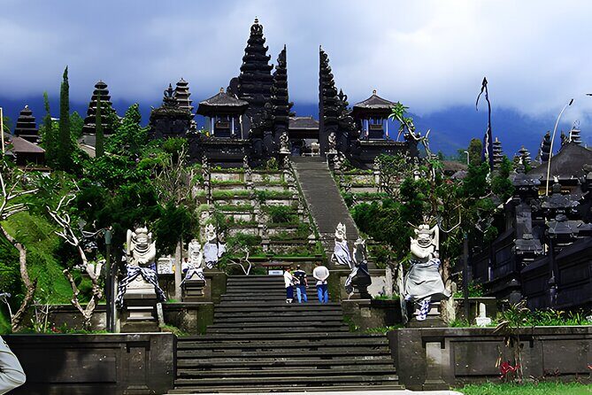 Private Full-Day Temple Tour: Bali Archaeology Tours - The drive between temples: villages, crafts, and traffic management