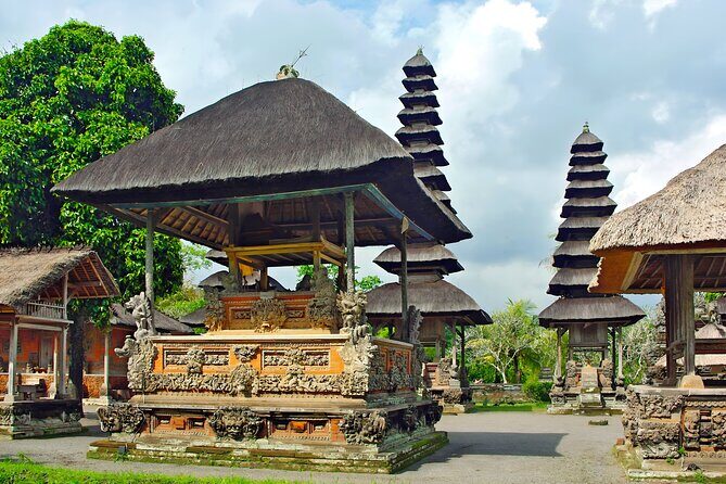 Private Full-Day Tour: Ulun Danu Beratan Temple, Jatiluwih and Tanah Lot Temple - Candikuning Fruit Market (Bedugul): your break, your snacks, your bearings