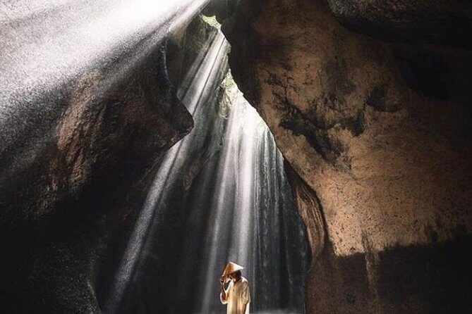 Private Tour Lempuyang, Tirta gangga, tukad Cepung Waterfall - Tukad Cepung Waterfall: The Cave Light That Needs Patience