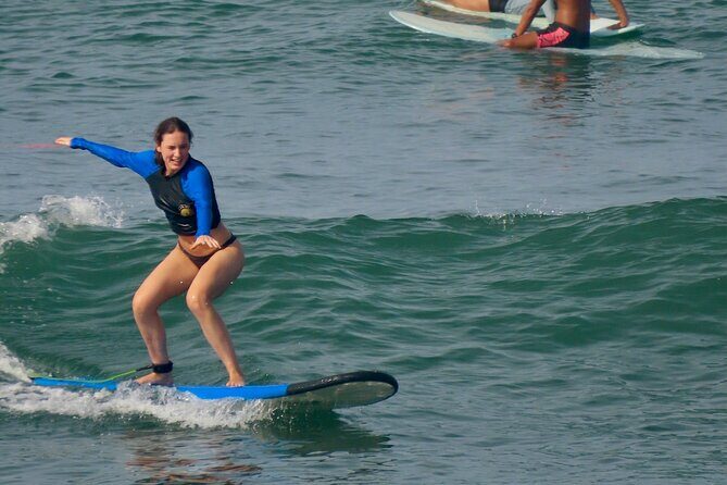 Surfing Lesson at Batu Bolong Beach in Canggu - Batu Bolong Beach waves: why this spot works for beginners and intermediates