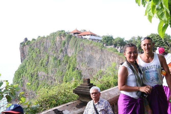 Tanah Lot and Uluwatu Temple Tour Including Seafood Dinner at Jimbaran Beach - Tanah Lot Temple: sea-temple views you can plan around