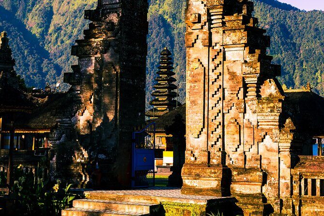 Tanah Lot - Jatiluwih (UNESCO) - Beratan lake -Hidden hill (Wanagiri)-FREE WI-FI - Ulun Danu Bratan at Beratan Lake: temple views plus a real origin story