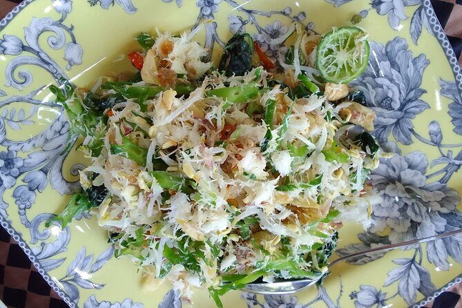 Traditional Tempeh Making & Cooking Balinese Cuisine - The Main Event: Sayur Urab and a Seven-Dish Garden Lunch