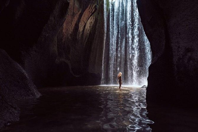 Ubud Instagram: Waterfall Tours - The car and driver setup that keeps things comfortable