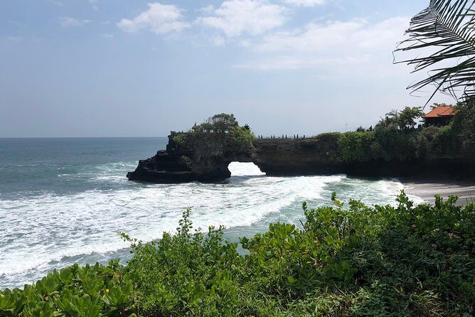 Ulun Danu Bratan Temple with Tanah Lot Sunset - Private guide energy: explanation is the difference-maker