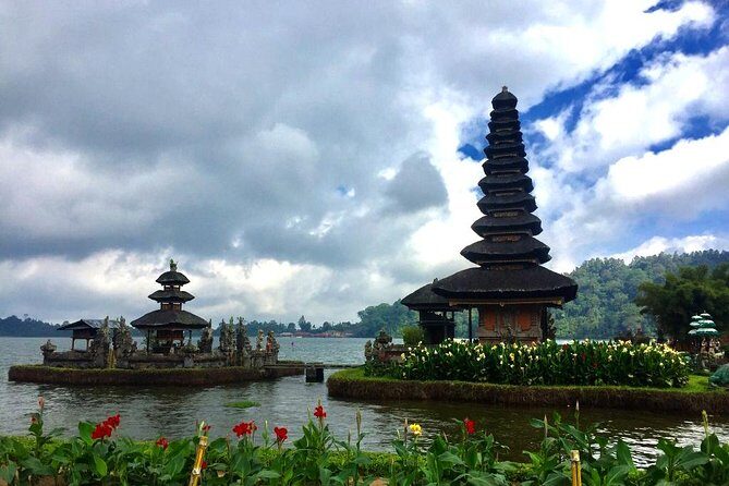 Ulun Danu Temple, Handara Gate, Wanagiri And Banyu Mala Waterfall - Ulun Danu Bratan Temple: Lake Temple Meaning and Photo Time
