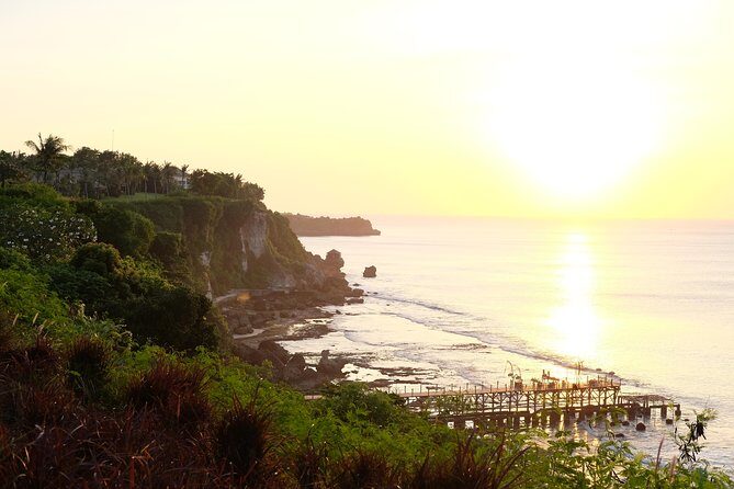 Uluwatu Sunset, Kecak Dance and Jimbaran Seafood Dinner - Suluban Beach: Steps, Rocks, and That Big-Photo Reward