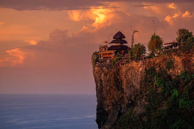 Uluwatu Temple & Kecak Fire Dance Show (Include All Tickets) - Temple Entry Done Right: sarong support and respectful basics